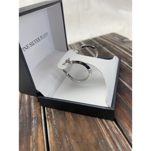 Women's Silver Plated Hoop Earrings GUC Boxed - Picture 2 of 4